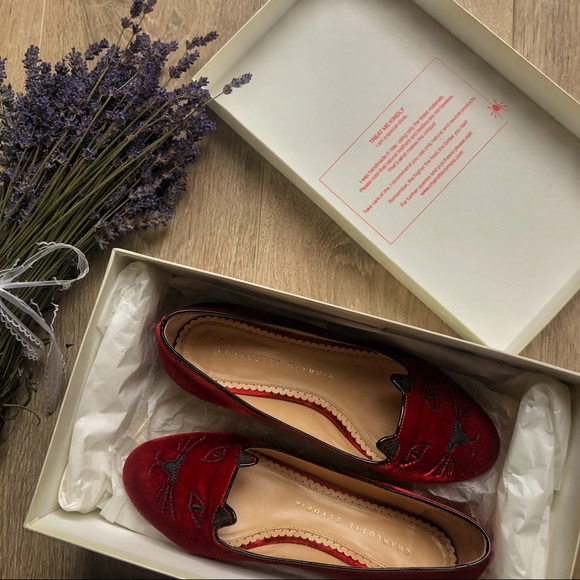 Red Velvet Kitty Flats - Picture 3 of 3